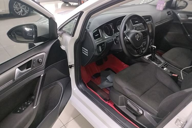 Used Volkswagen Golf 2015 1.4TSI Automatic Comfort Model Driver Seat