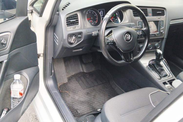 Used Volkswagen Golf 2015 1.4TSI Automatic Comfort Model Driver Seat