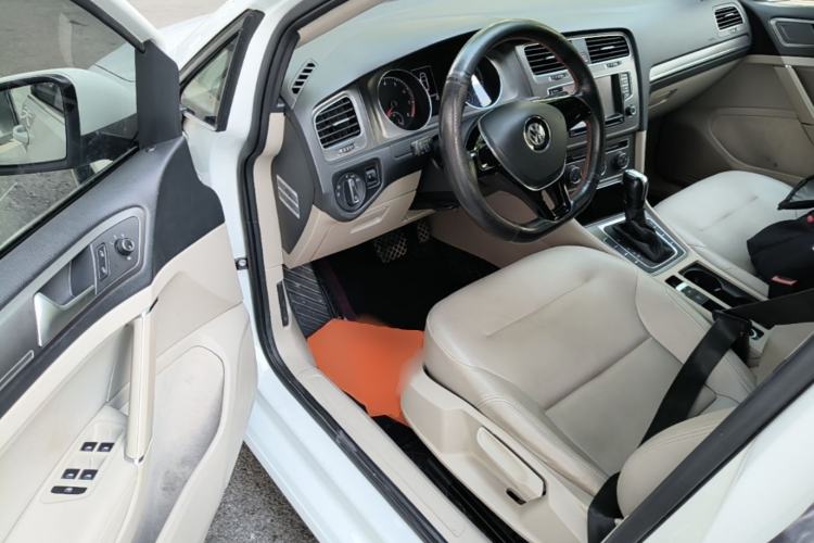 Used Volkswagen Golf 2015 1.4TSI Automatic Comfort Model Driver Seat