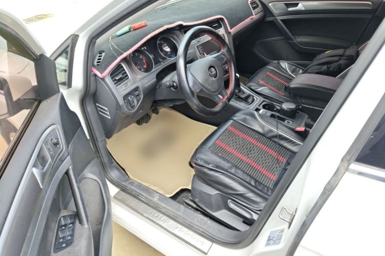 Used Volkswagen Golf 2015 1.6L Automatic Fashion Model Driver Seat