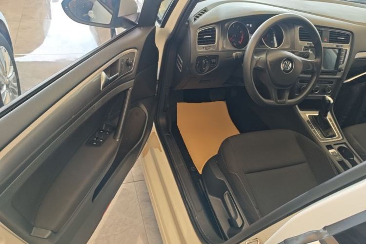 Used Volkswagen Golf 2015 1.6L Automatic Fashion Model Driver Seat