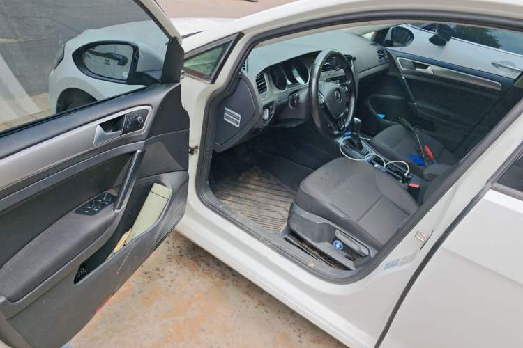 Used Volkswagen Golf 2015 1.4TSI Comfort Travel Edition Driver Seat