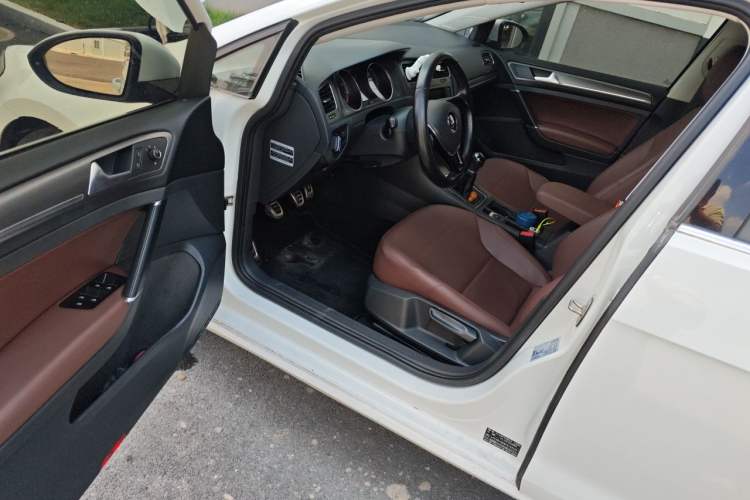 Used Volkswagen Golf 2015 1.4TSI Manual Comfort Model Driver Seat
