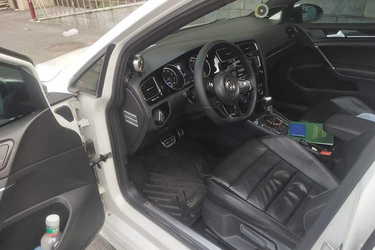 Used Volkswagen Golf 2015 2.0 TSI R Driver Seat