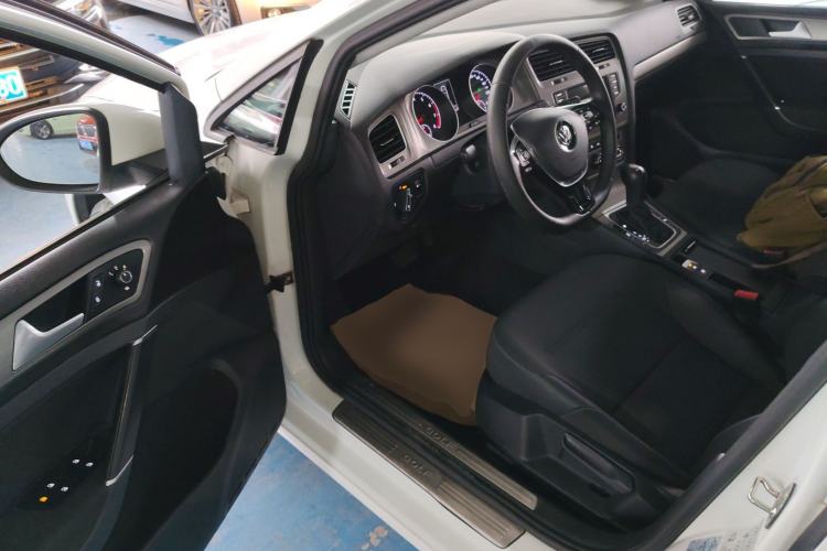 Used Volkswagen Golf 2015 1.4TSI Comfort Travel Edition Driver Seat