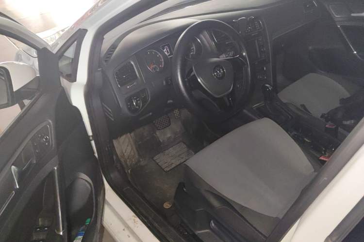 Used Volkswagen Golf 2015 1.6L Automatic Comfort Model Driver Seat