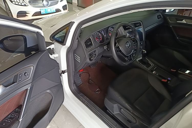 Used Volkswagen Golf 2015 1.4TSI Automatic Comfort Model Driver Seat