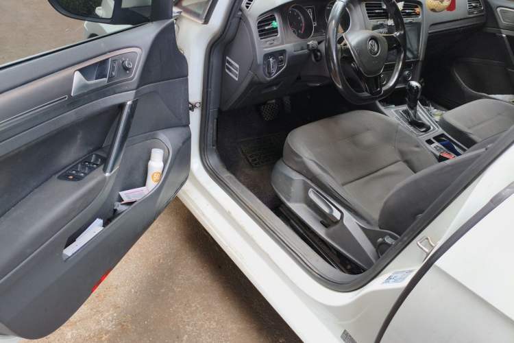 Used Volkswagen Golf 2015 1.4TSI Automatic Comfort Model Driver Seat