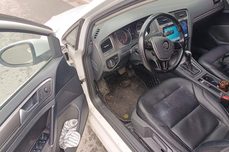 Used Volkswagen Golf 2015 1.4TSI Automatic Comfort Model Driver Seat