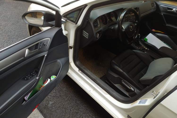 Used Volkswagen Golf 2015 1.4TSI Automatic Luxury Model Driver Seat