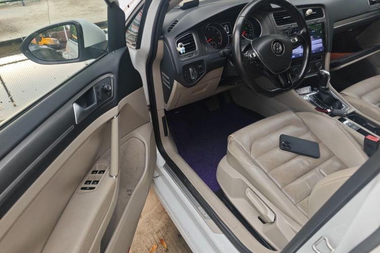 Used Volkswagen Golf 2015 1.4TSI Automatic Luxury Model Driver Seat