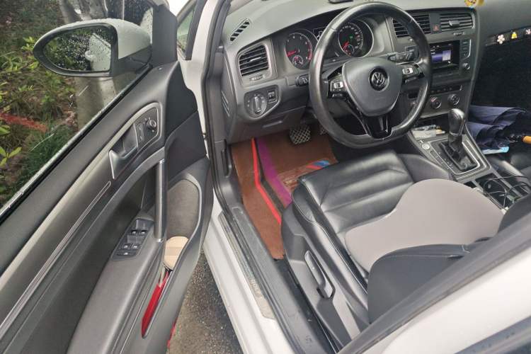 Used Volkswagen Golf 2015 1.4TSI Automatic Luxury Model Driver Seat