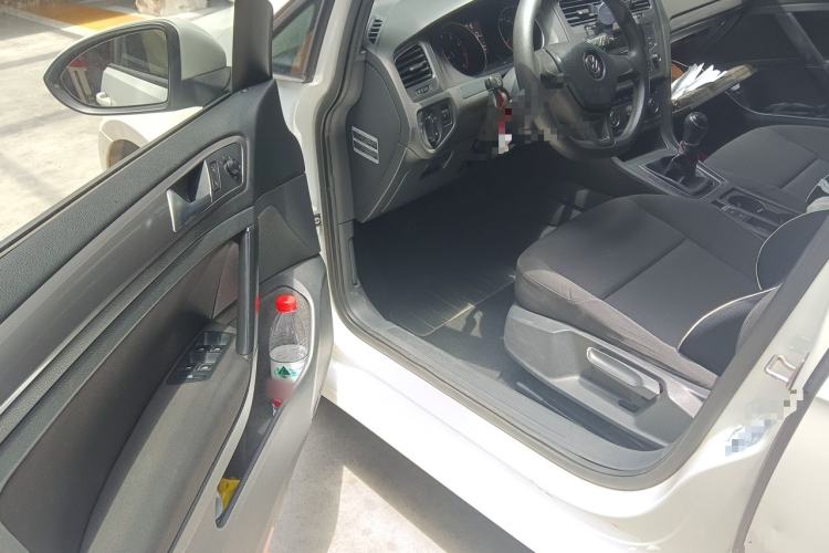 Used Volkswagen Golf 2015 1.6L Manual Fashion Edition Driver Seat