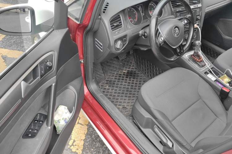 Used Volkswagen Golf 2015 1.4TSI Automatic Comfort Model Driver Seat