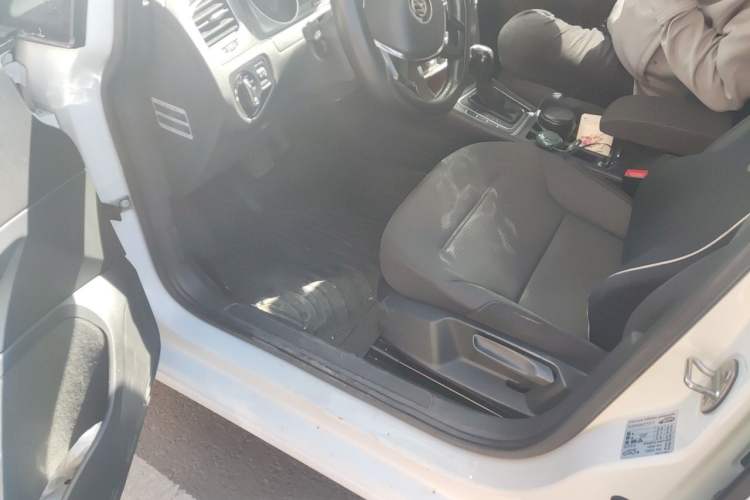 Used Volkswagen Golf 2015 1.4TSI Automatic Comfort Model Driver Seat