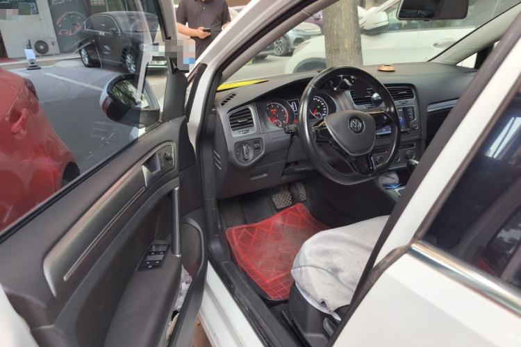 Used Volkswagen Golf 2015 1.4TSI Automatic Comfort Model Driver Seat