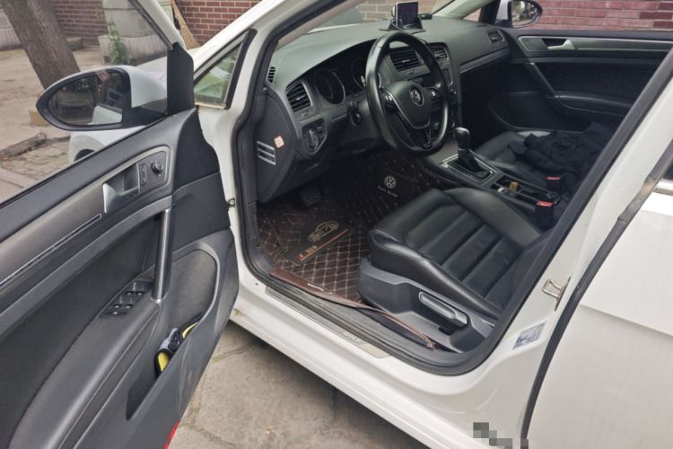 Used Volkswagen Golf 2015 1.4TSI Automatic Luxury Model Driver Seat