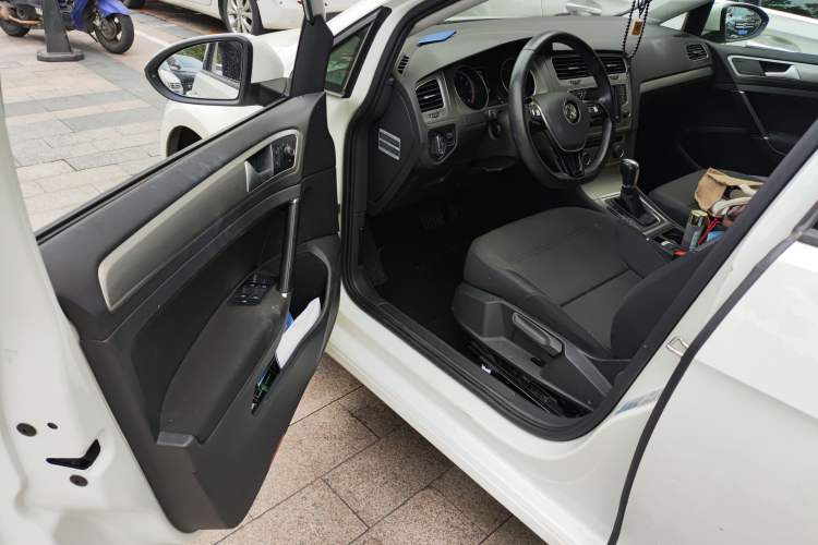 Used Volkswagen Golf 2015 1.4TSI Comfort Travel Edition Driver Seat