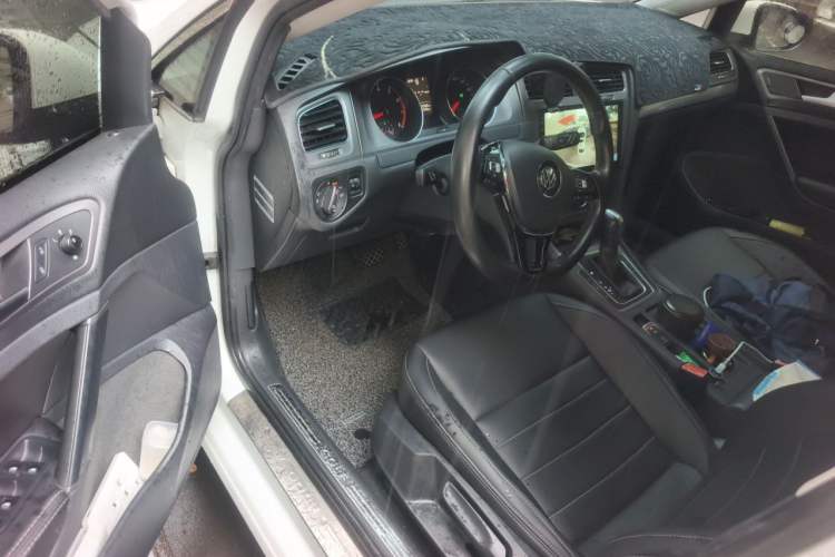 Used Volkswagen Golf 2015 1.6L Automatic Fashion Model Driver Seat