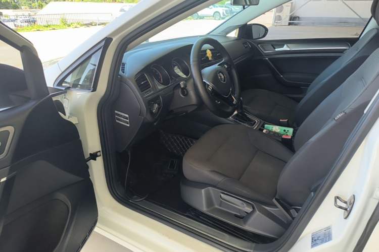 Used Volkswagen Golf 2015 1.6L Automatic Comfort Model Driver Seat