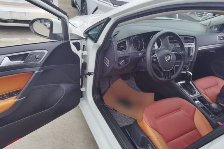 Used Volkswagen Golf 2015 1.4TSI Automatic Comfort Model Driver Seat