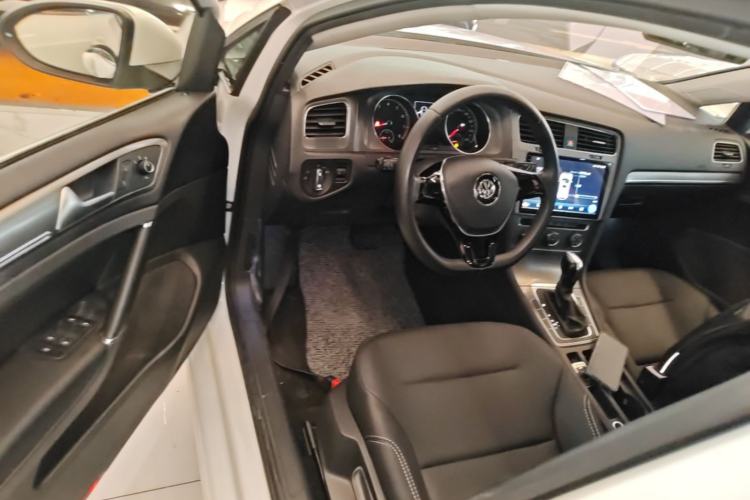Used Volkswagen Golf 2015 1.6L Automatic Comfort Model Driver Seat