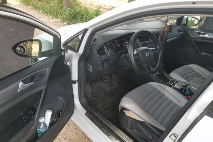 Used Volkswagen Golf 2015 1.6L Automatic Fashion Model Driver Seat