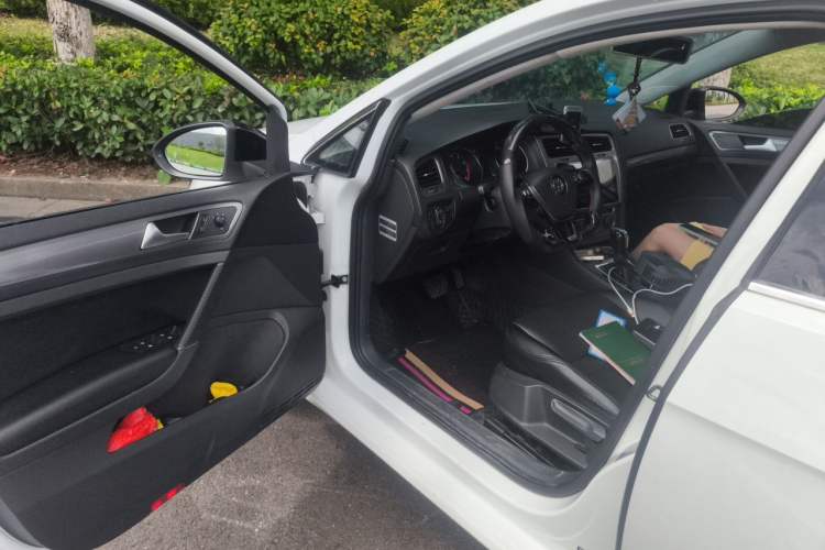 Used Volkswagen Golf 2015 1.6L Automatic Fashion Model Driver Seat