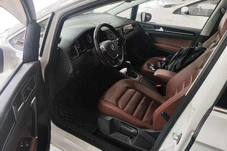 Used Volkswagen Golf 2015 1.4TSI Sportsvan Driver Seat