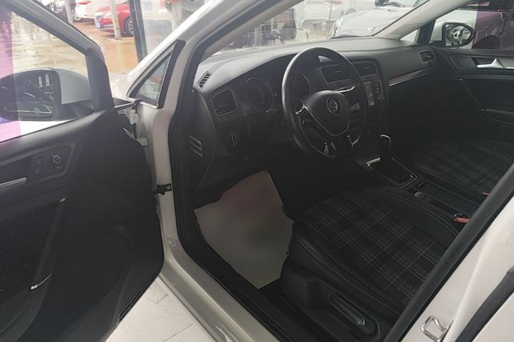 Used Volkswagen Golf 2015 1.6L Automatic Comfort Model Driver Seat