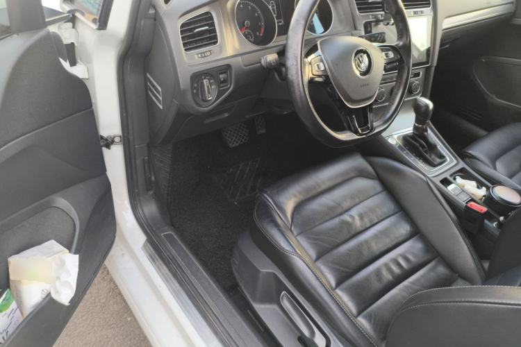 Used Volkswagen Golf 2015 1.4TSI Automatic Luxury Model Driver Seat
