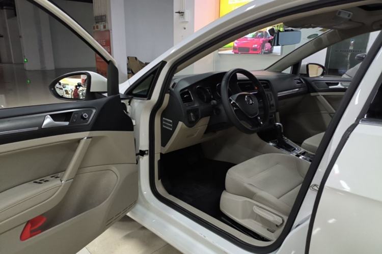 Used Volkswagen Golf 2015 1.6L Automatic Comfort Model Driver Seat