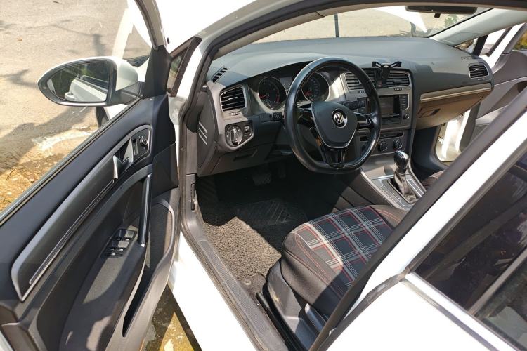 Used Volkswagen Golf 2015 1.4TSI Automatic Comfort Model Driver Seat