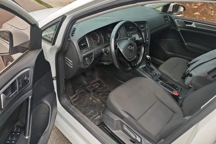 Used Volkswagen Golf 2015 1.4TSI Automatic Comfort Model Driver Seat
