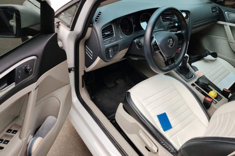 Used Volkswagen Golf 2015 1.6L Automatic Comfort Model Driver Seat