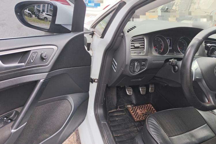 Used Volkswagen Golf 2015 1.4TSI Manual Comfort Model Driver Seat