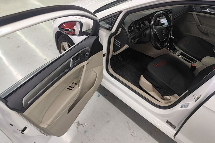 Used Volkswagen Golf 2015 1.4TSI Automatic Comfort Model Driver Seat
