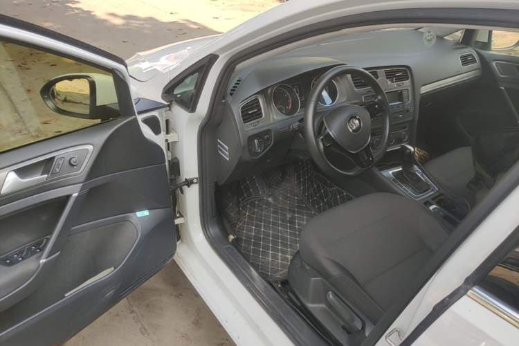 Used Volkswagen Golf 2015 1.6L Automatic Comfort Model Driver Seat