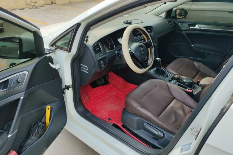 Used Volkswagen Golf 2015 1.4TSI Automatic Comfort Model Driver Seat