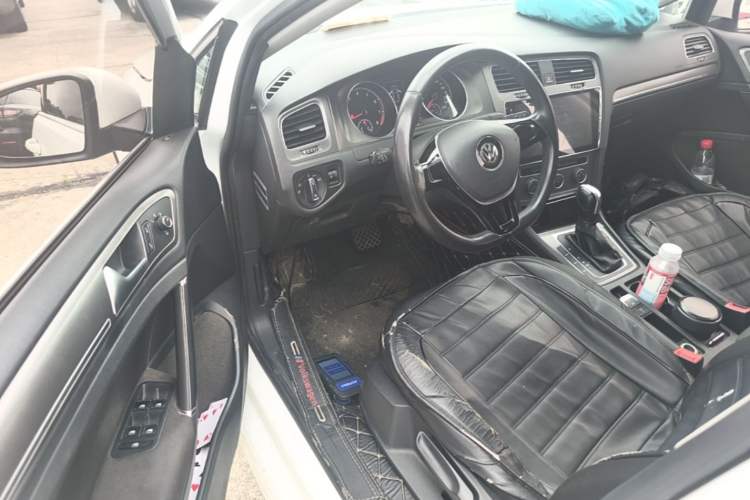 Used Volkswagen Golf 2015 1.4TSI Automatic Comfort Model Driver Seat