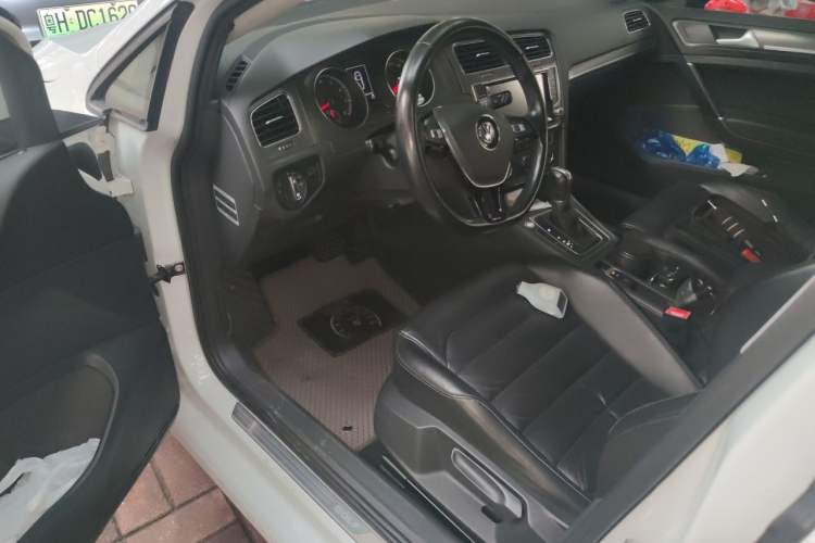 Used Volkswagen Golf 2015 1.4TSI Automatic Luxury Model Driver Seat
