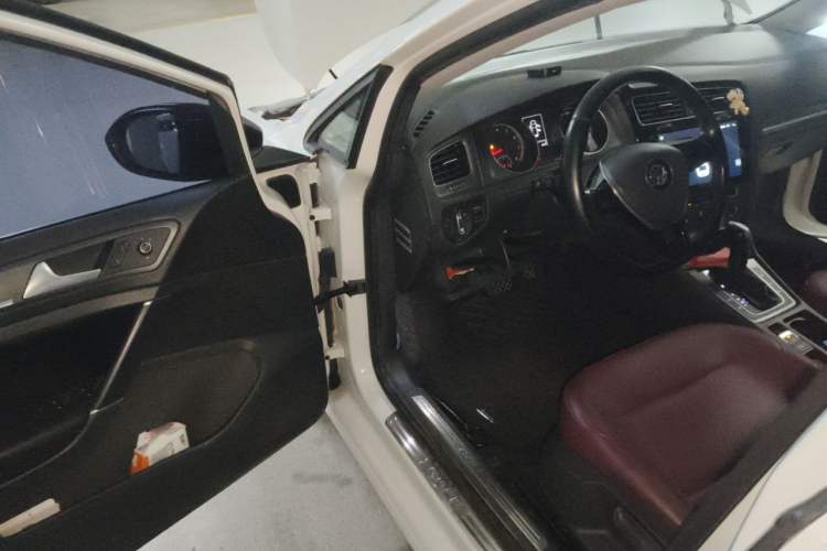 Used Volkswagen Golf 2015 1.6L Automatic Comfort Model Driver Seat