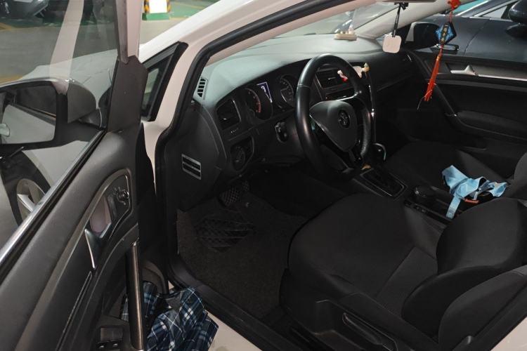 Used Volkswagen Golf 2015 1.4TSI Automatic Comfort Model Driver Seat