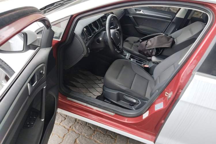Used Volkswagen Golf 2015 1.6L Automatic Comfort Model Driver Seat