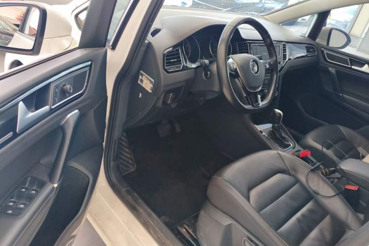 Used Volkswagen Golf 2015 1.4TSI Sportsvan Driver Seat