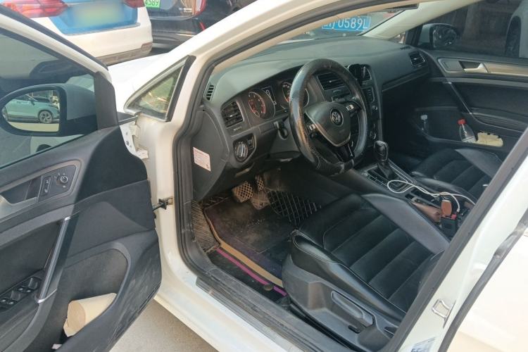Used Volkswagen Golf 2015 1.4TSI Automatic Luxury Model Driver Seat