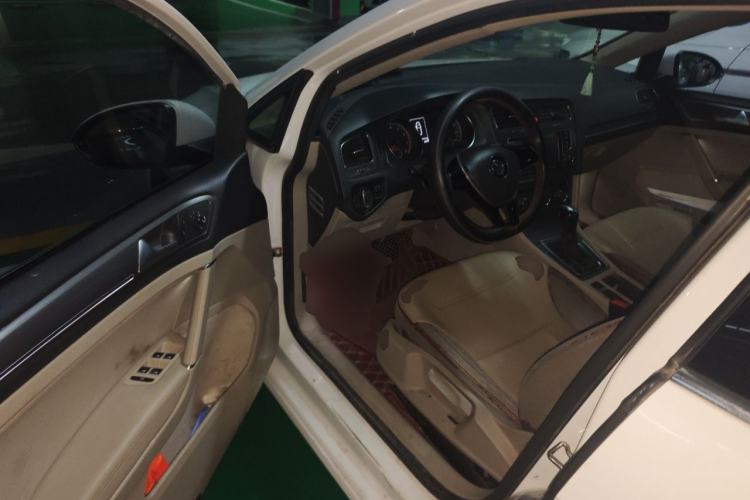 Used Volkswagen Golf 2015 1.6L Automatic Fashion Model Driver Seat