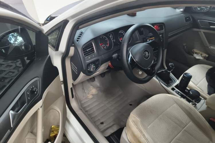 Used Volkswagen Golf 2015 1.4TSI Manual Comfort Model Driver Seat