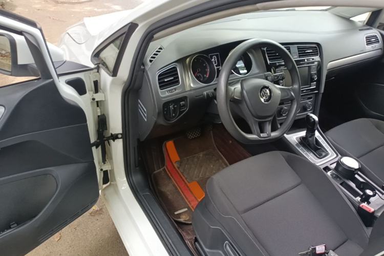 Used Volkswagen Golf 2015 1.6L Automatic Fashion Model Driver Seat