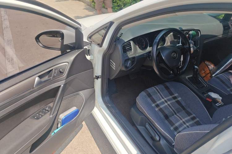 Used Volkswagen Golf 2015 1.6L Automatic Comfort Model Driver Seat